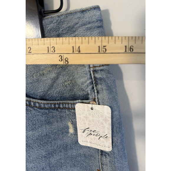 We The Free/Free People Size 26 Denim Shorts Loose Cannon Button Fly NWT - Picture 5 of 10